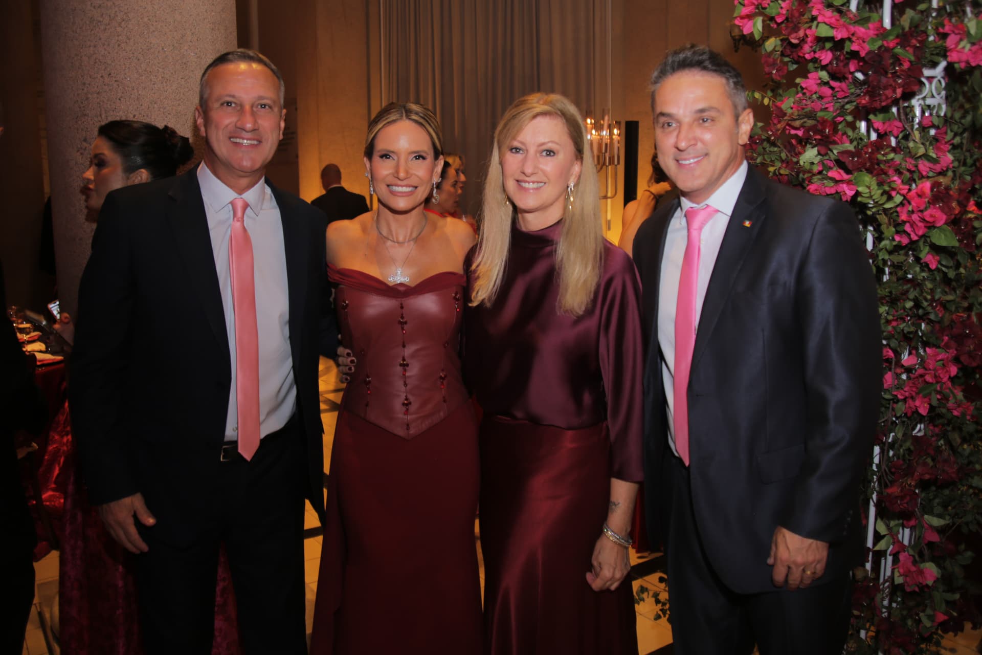 Autoridades e convidados posam juntos durante o Prêmio Aliadas 2026